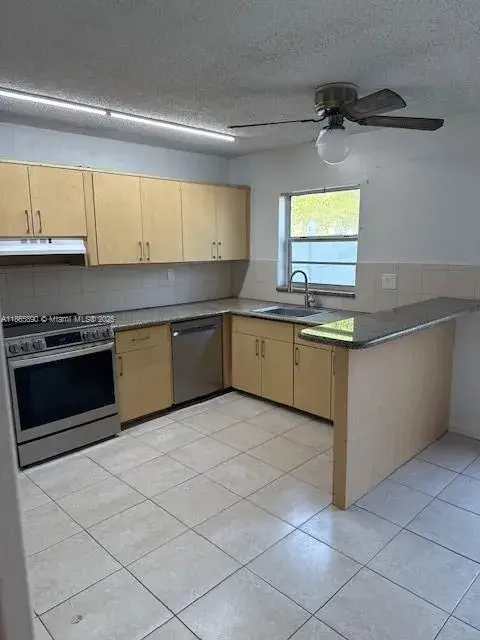 3920 Woodside Dr # 5, Coral Springs FL 33065