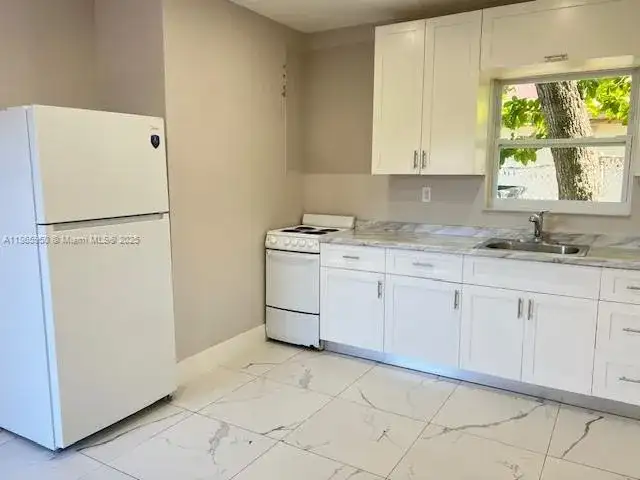 922 NW 2nd St # 4, Miami FL 33128 photo 3