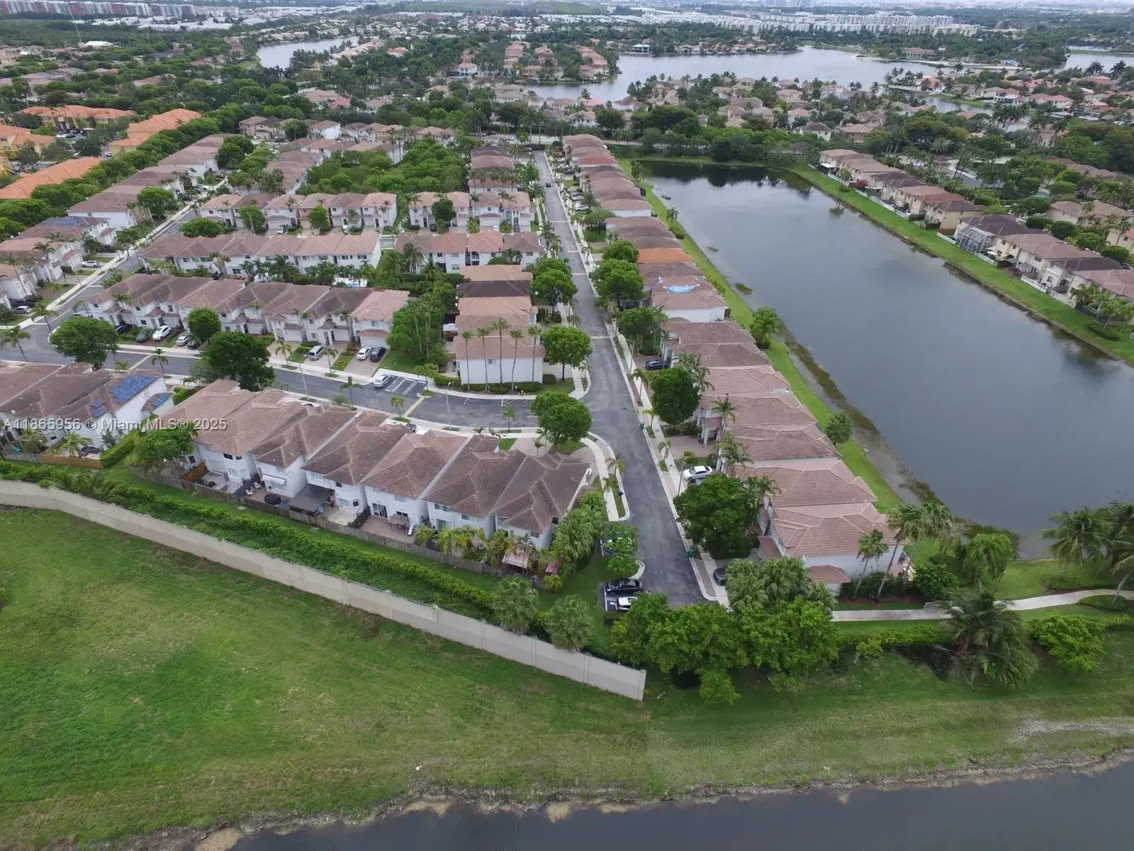 11662 NW 69th Ter, Doral FL 33178 photo 3