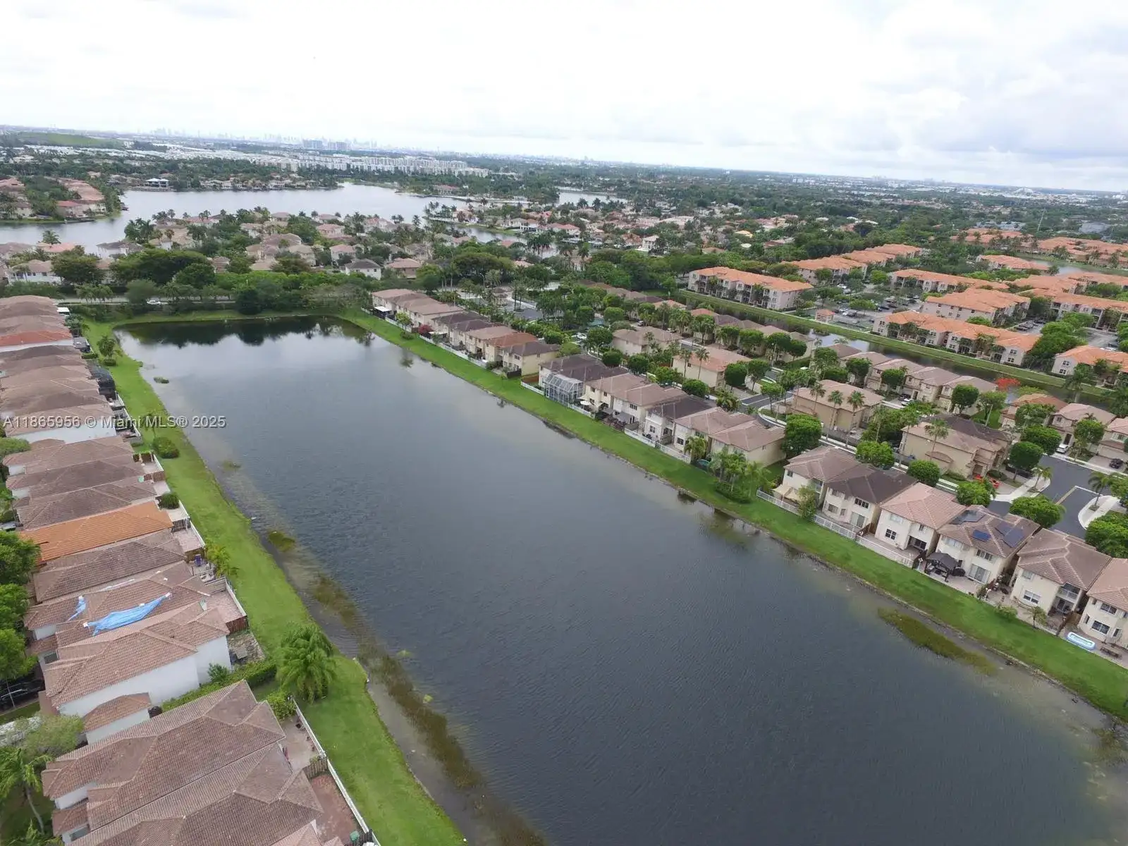 11662 NW 69th Ter, Doral FL 33178 photo 4