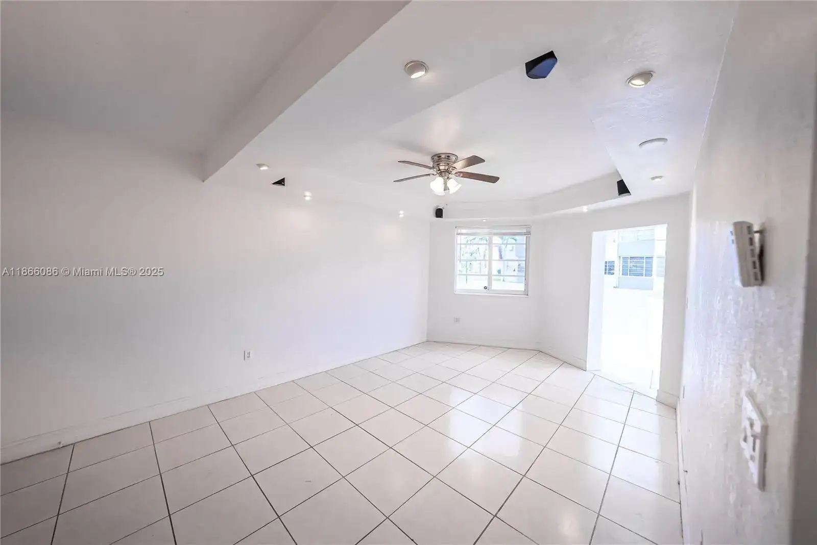 1701 NE Miami Gardens Dr # 115, Miami FL 33179 photo 3