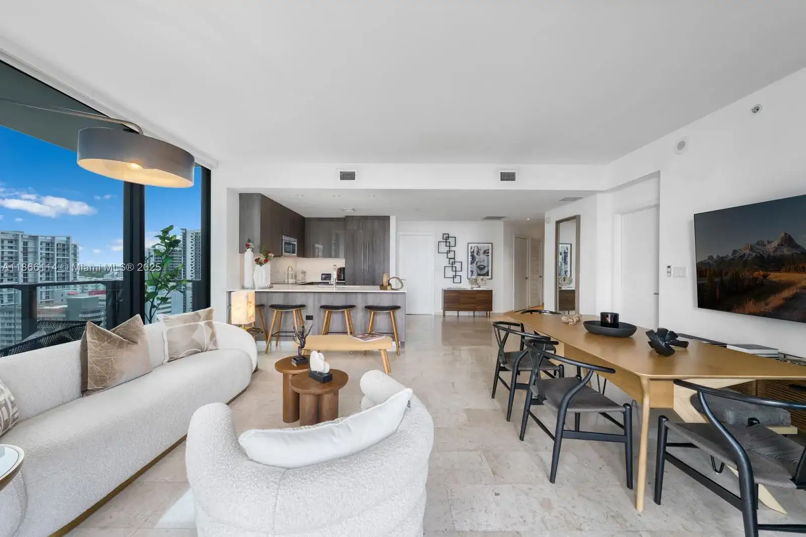 88 SW 7th # 1401, Miami FL 33130 photo 3