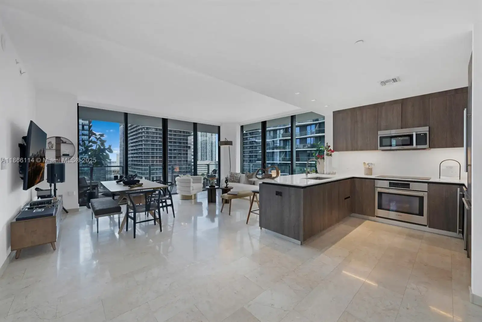 88 SW 7th # 1401, Miami FL 33130 photo 5