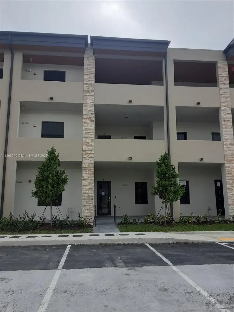 8175 NW 104th Ave # 35, Doral FL 33178 photo 3