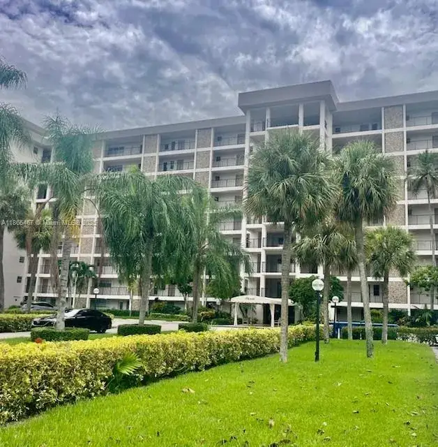 3200 N Palm Aire Dr # 507, Pompano Beach FL 33069