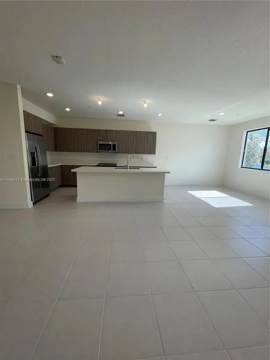 8265 NW 41st St # 107, Doral FL 33166 photo 3