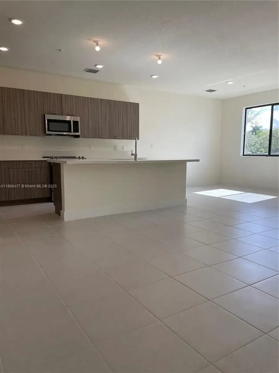 8265 NW 41st St # 107, Doral FL 33166 photo 4