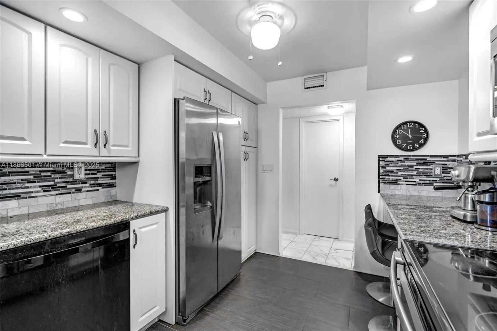 1000 Parkview Dr # 715, Hallandale Beach FL 33009