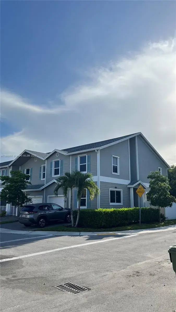 1883 SE 9th Ter, Homestead FL 33034