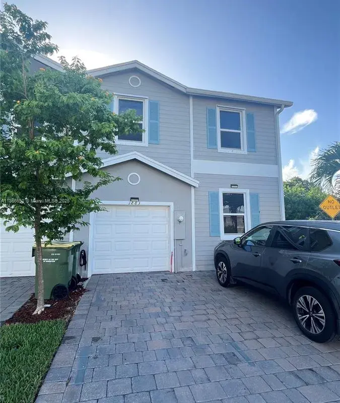 1883 SE 9th Ter, Homestead FL 33034