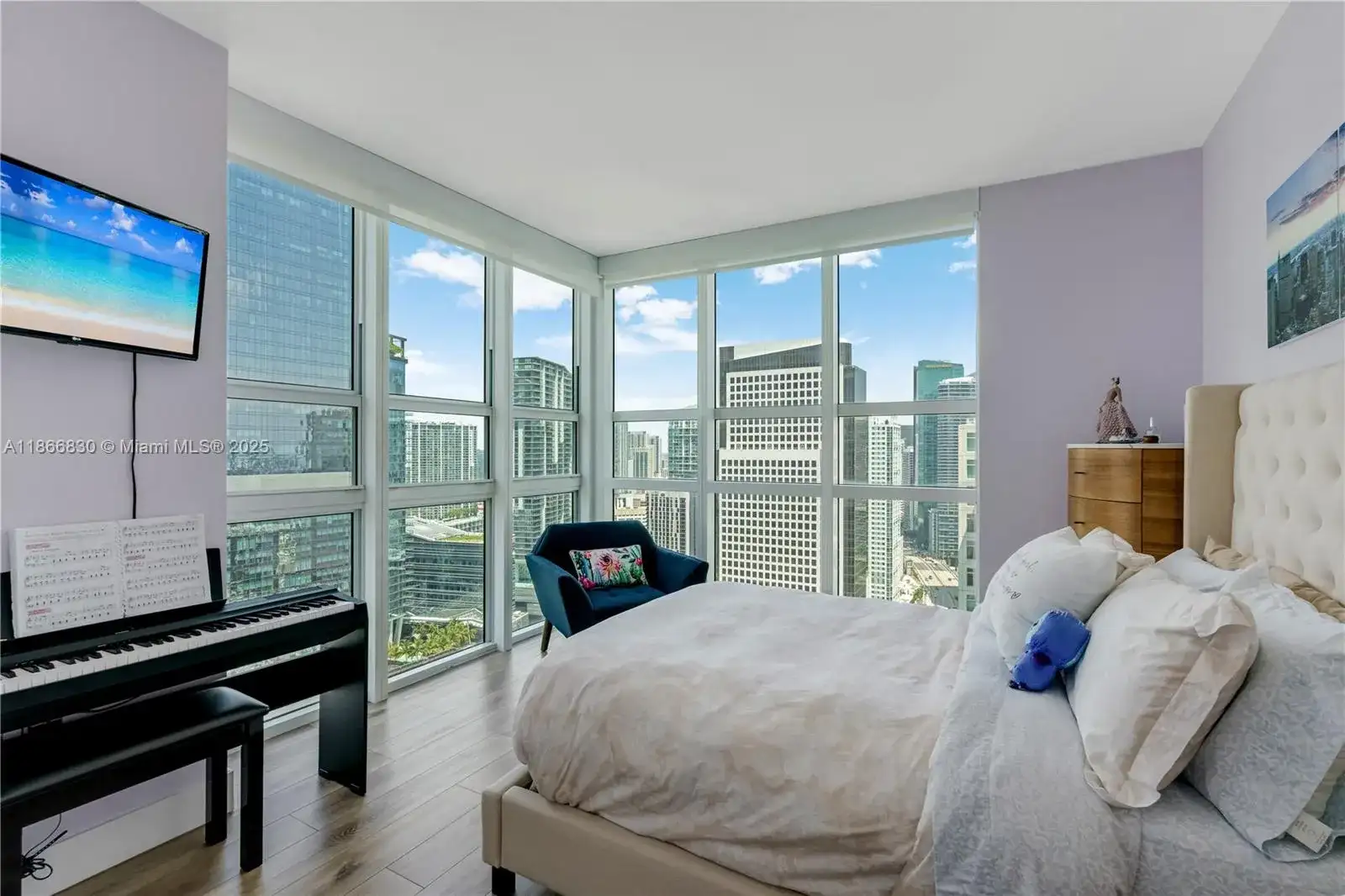 951 Brickell Ave, Miami FL 33131 photo 2