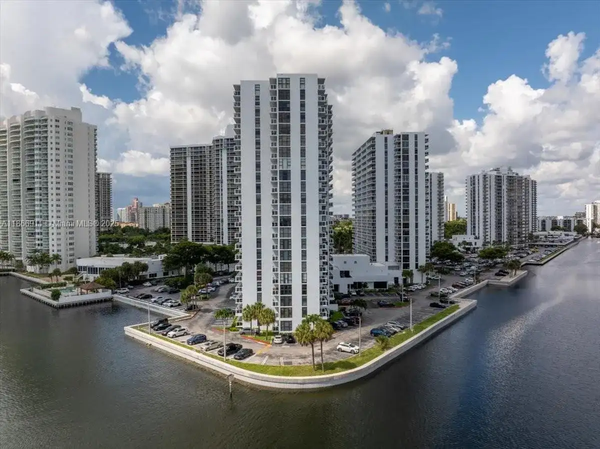 20515 E Country Club Dr # 746, Aventura FL 33180 photo 2