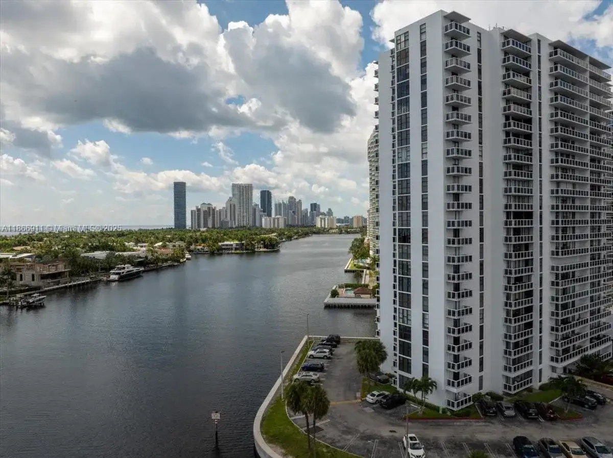 20515 E Country Club Dr # 746, Aventura FL 33180 photo 3