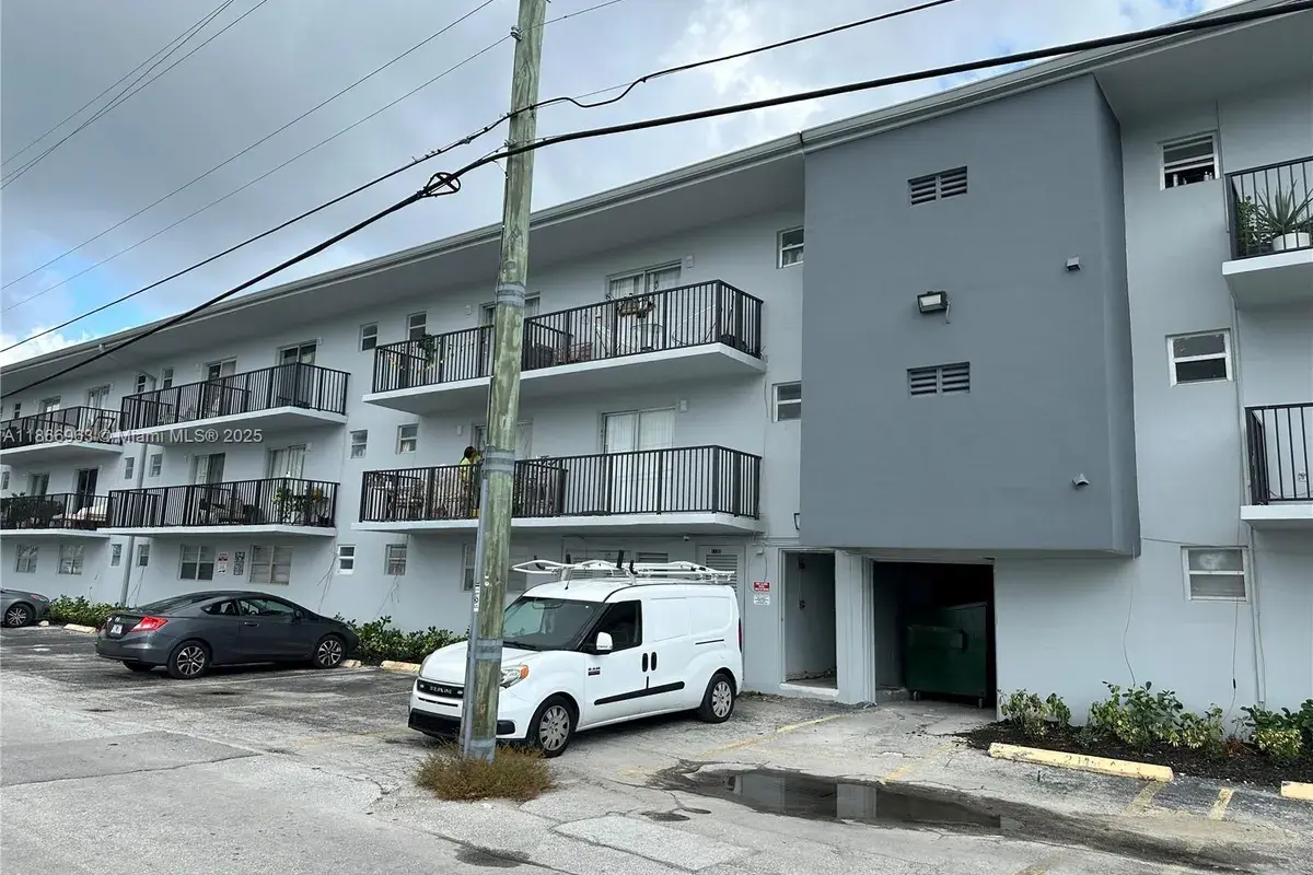 1100 NE 1 # 111, Hallandale Beach FL 33009