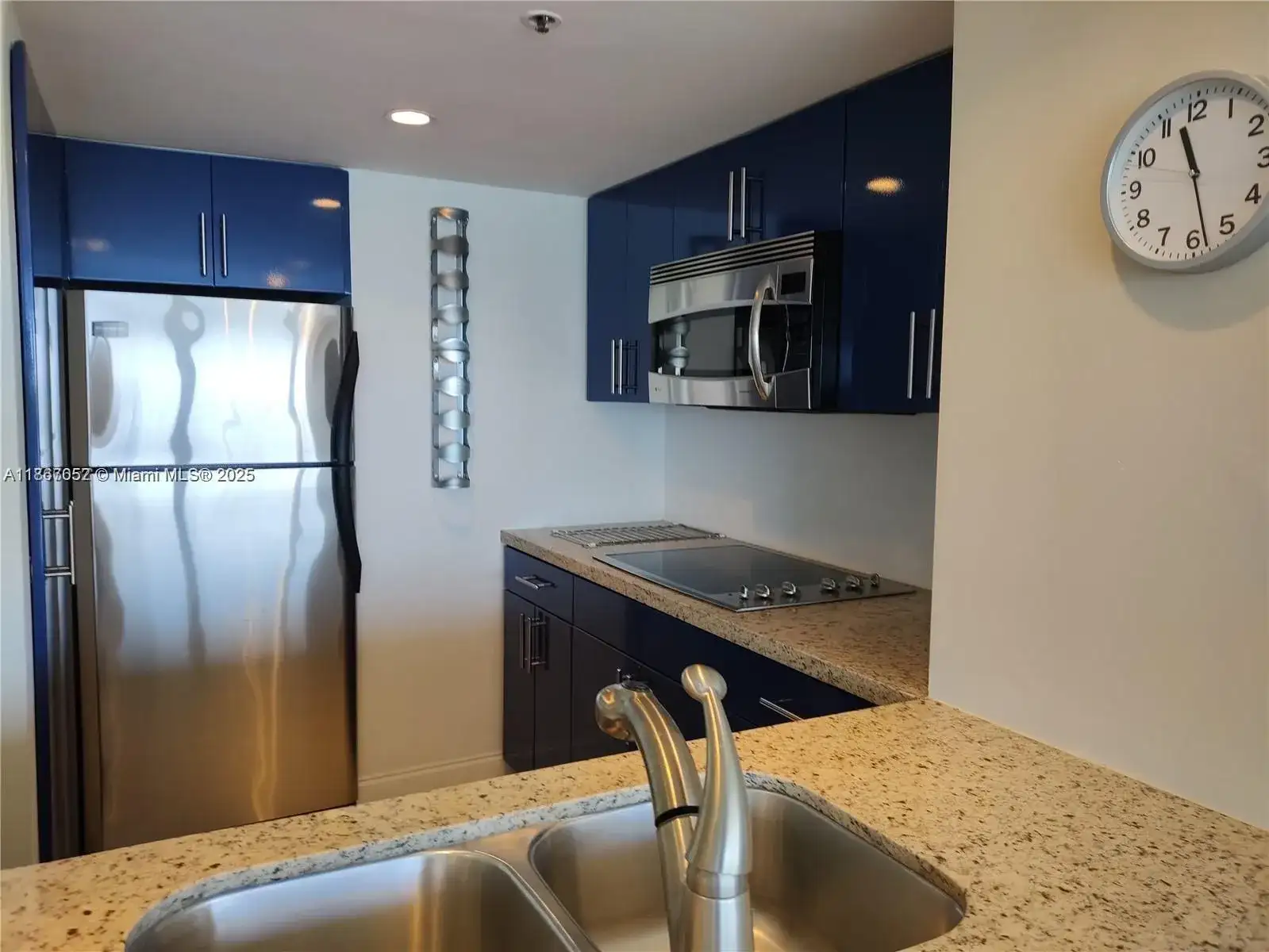7601 E Treasure Dr # 2018, North Bay Village FL 33141 photo 3