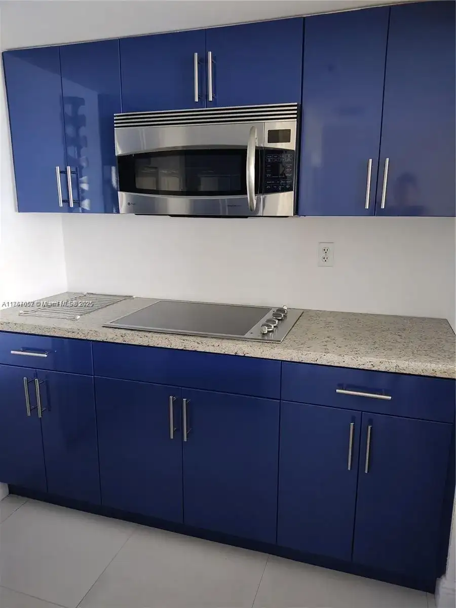 7601 E Treasure Dr # 2018, North Bay Village FL 33141 photo 4