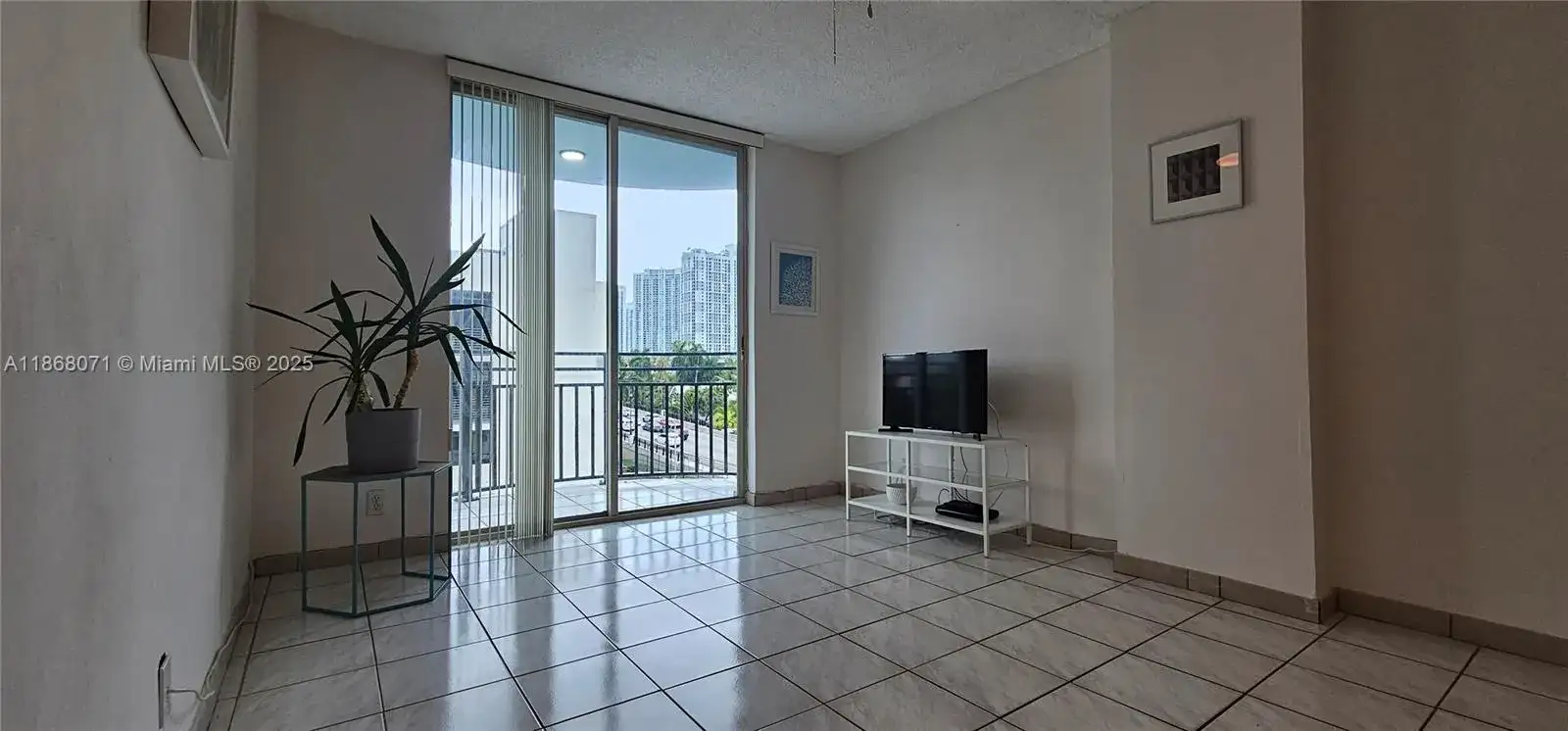 501 SW 1st St # 507, Miami FL 33130 photo 5