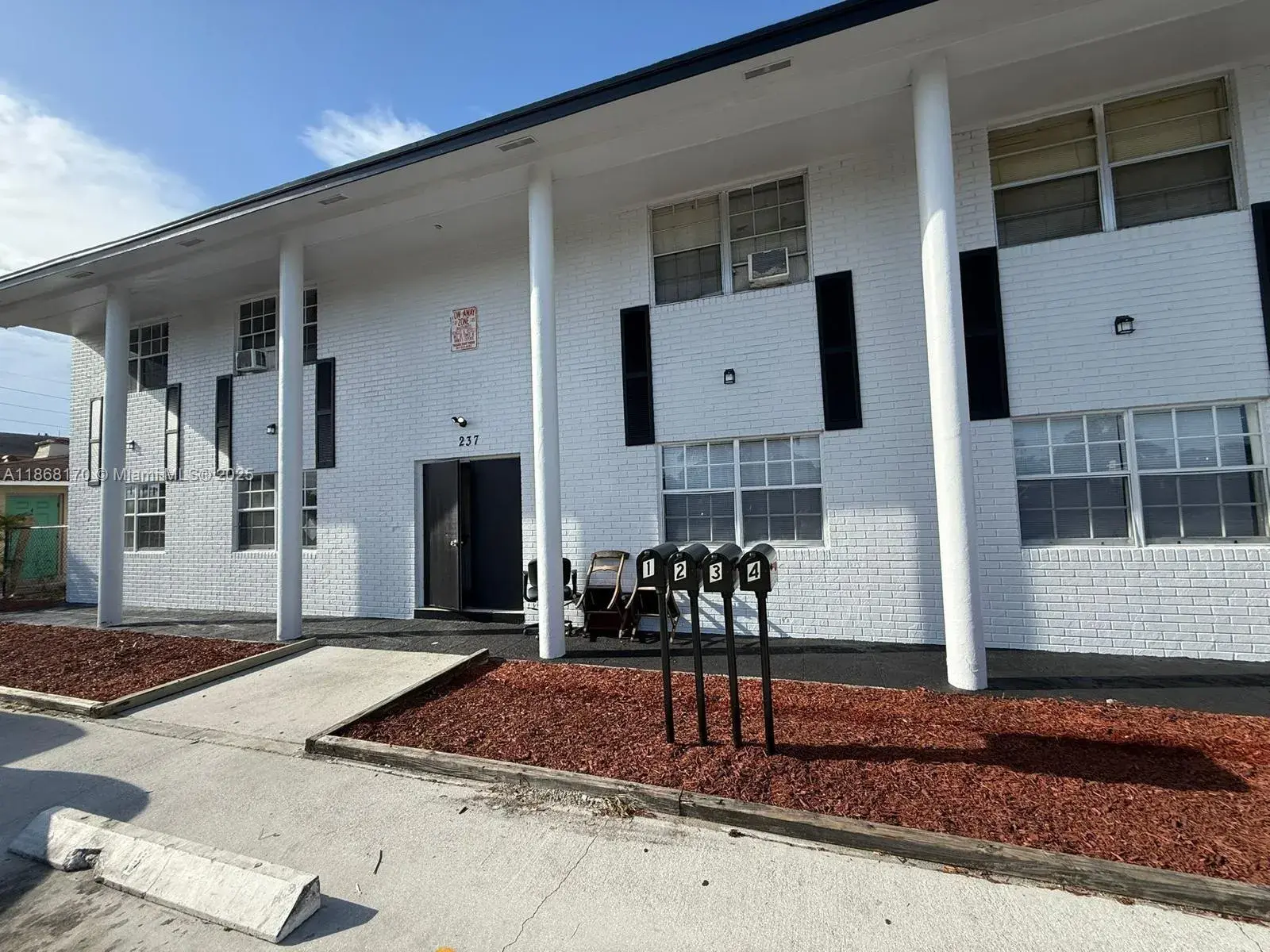 237 W Blue Heron Blvd # 1, Riviera Beach FL 33404