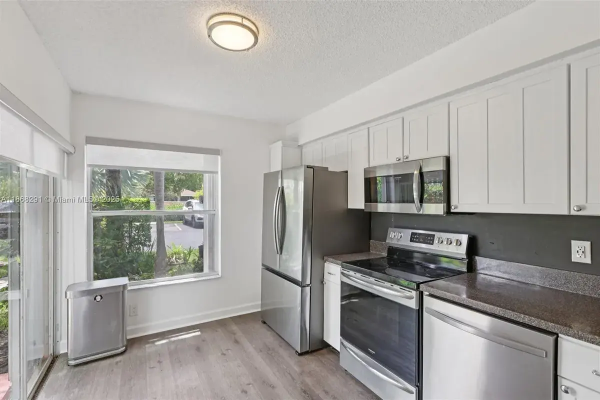 3239 NW 44th St # 6, Oakland Park FL 33309