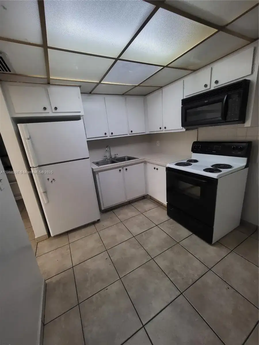 1175 Normandy Dr # 2D, Miami Beach FL 33141 photo 3