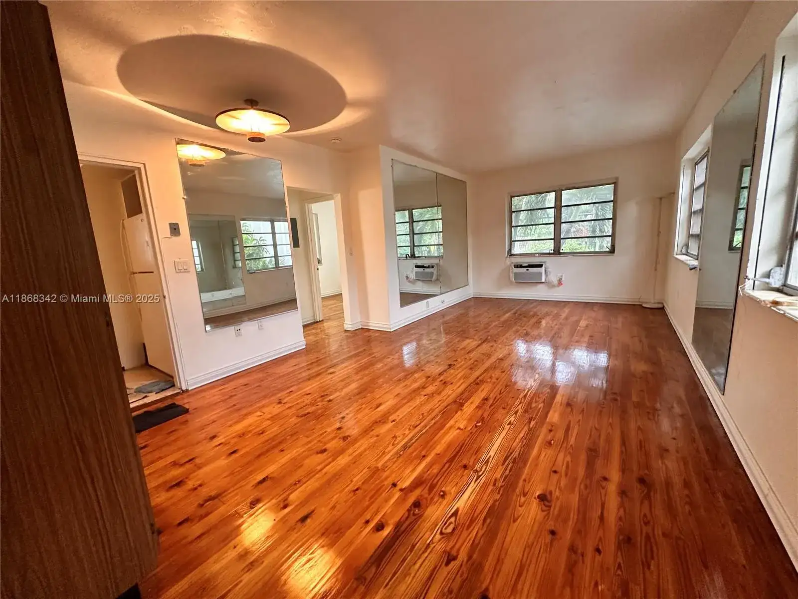 4740 Pine Tree Dr # 20, Miami Beach FL 33140 photo 2