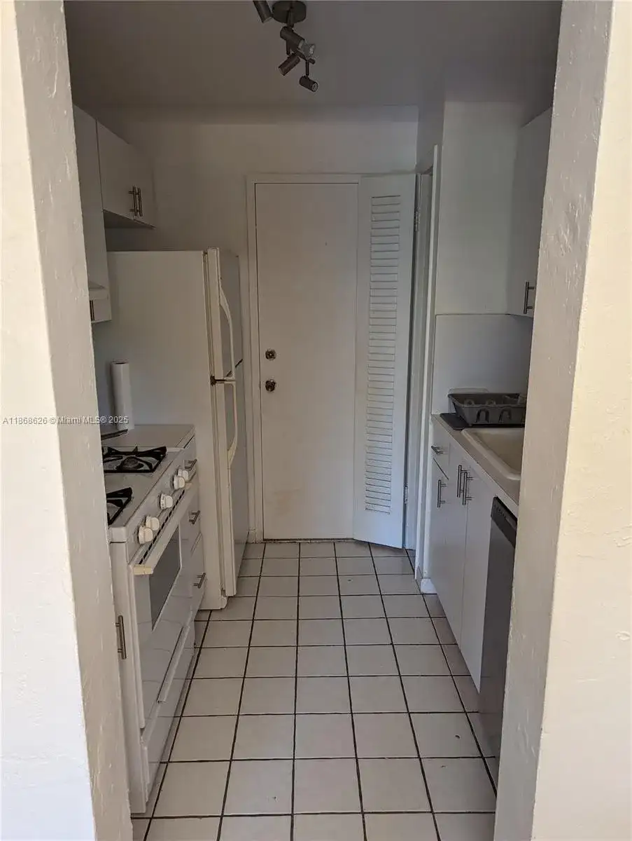 1205 Mariposa Ave # 409, Coral Gables FL 33146 photo 4