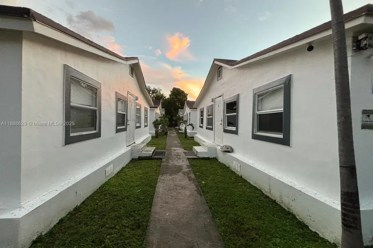 344 NW 53rd St, Miami FL 33127