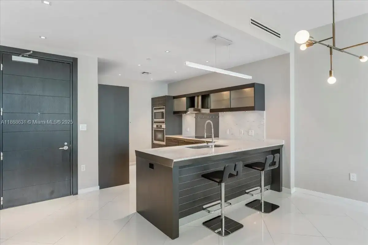 200 Biscayne Boulevard Way # 4804, Miami FL 33131 photo 4