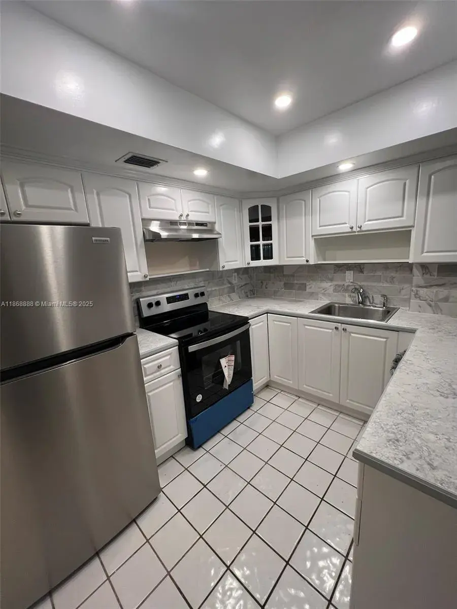 2605 NW 47th Ter # 103, Lauderdale Lakes FL 33313
