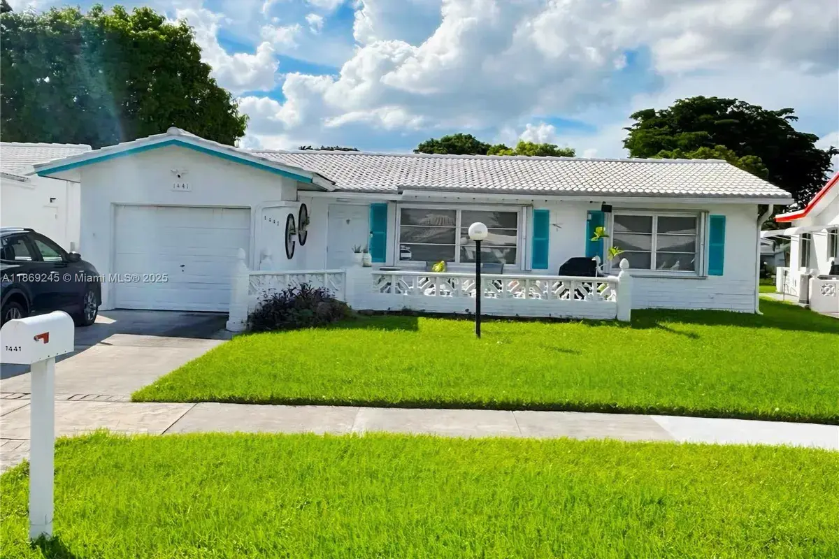1441 W Campanelli Dr, Plantation FL 33322