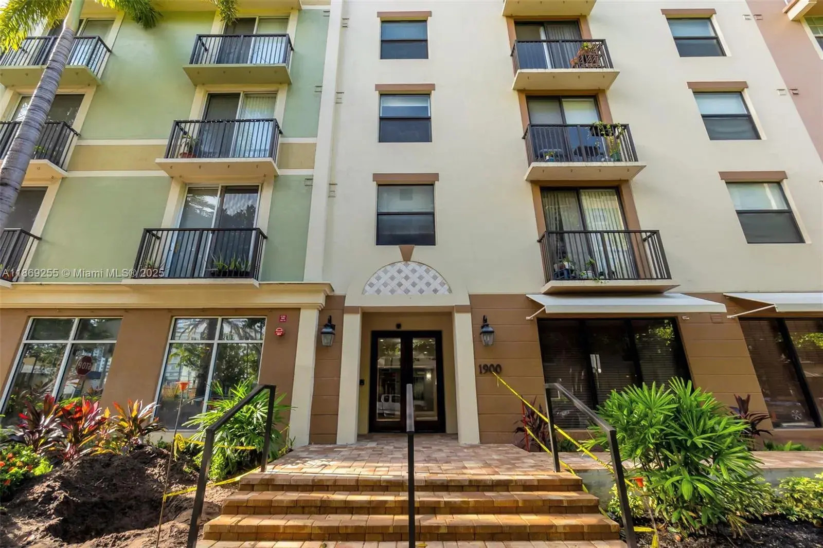 1900 Van Buren St # 206B, Hollywood FL 33020
