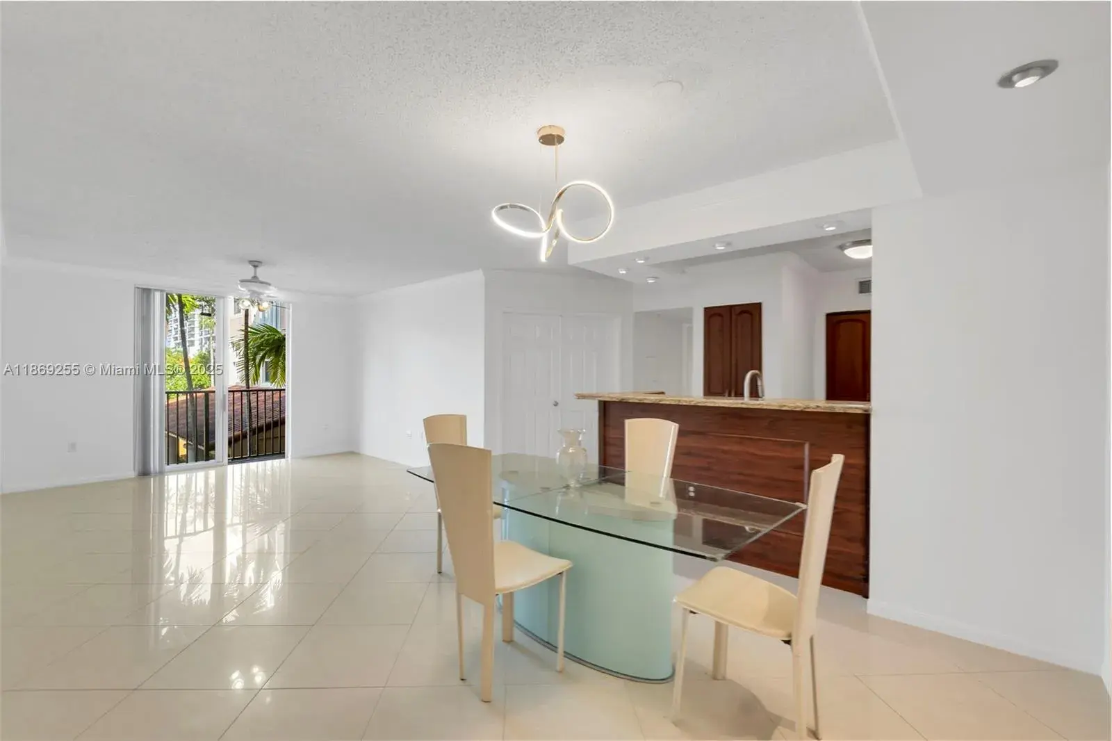 1900 Van Buren St # 206B, Hollywood FL 33020