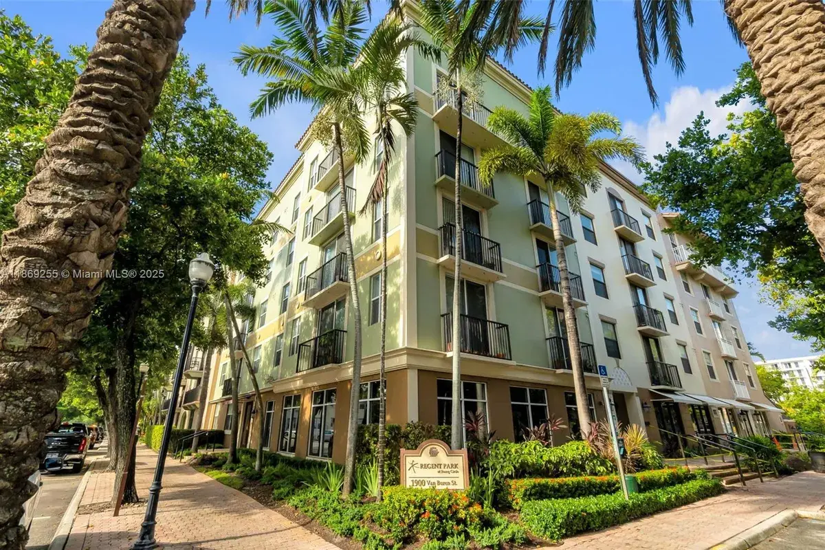 1900 Van Buren St # 206B, Hollywood FL 33020