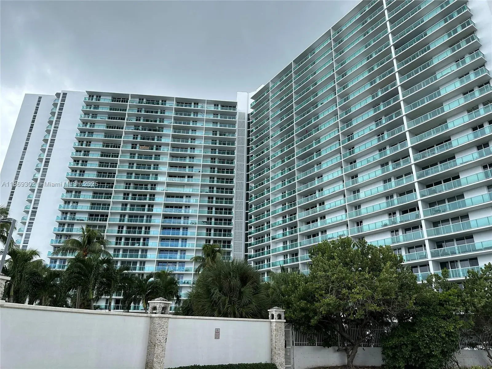 100 Bayview Dr # 221, Sunny Isles Beach FL 33160
