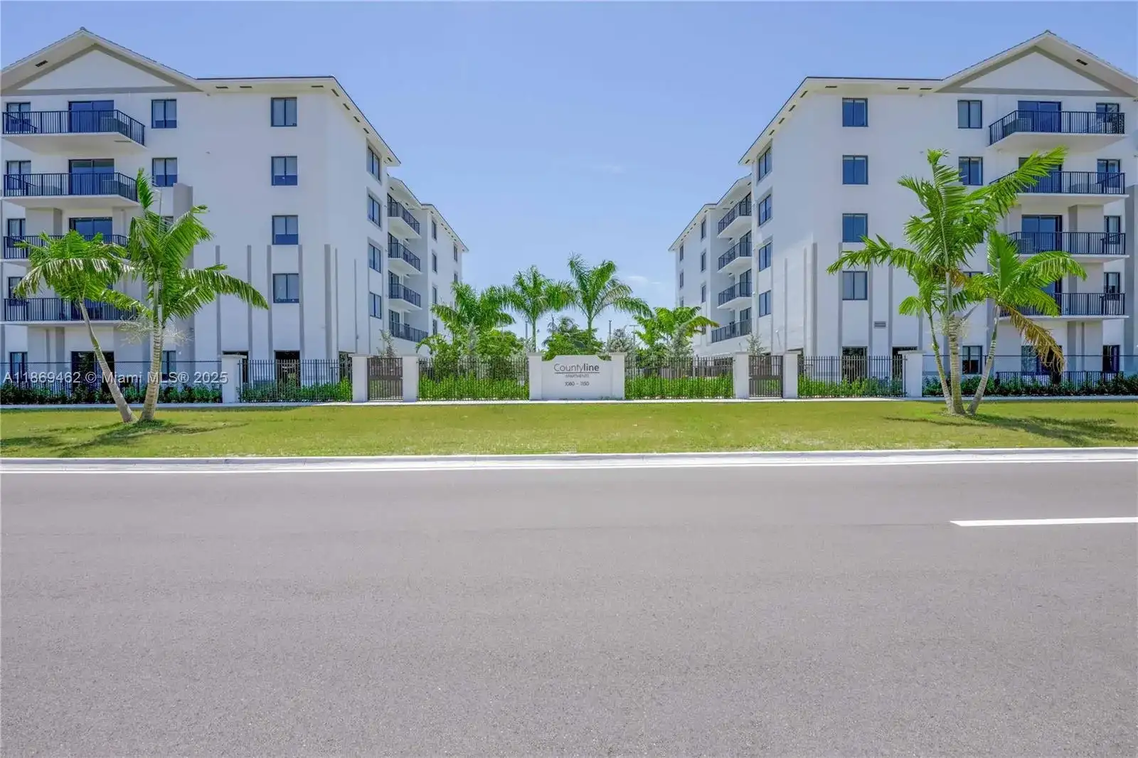 1080 NE 215th St # 403, Unincorporated Dade County FL 33179 photo 2