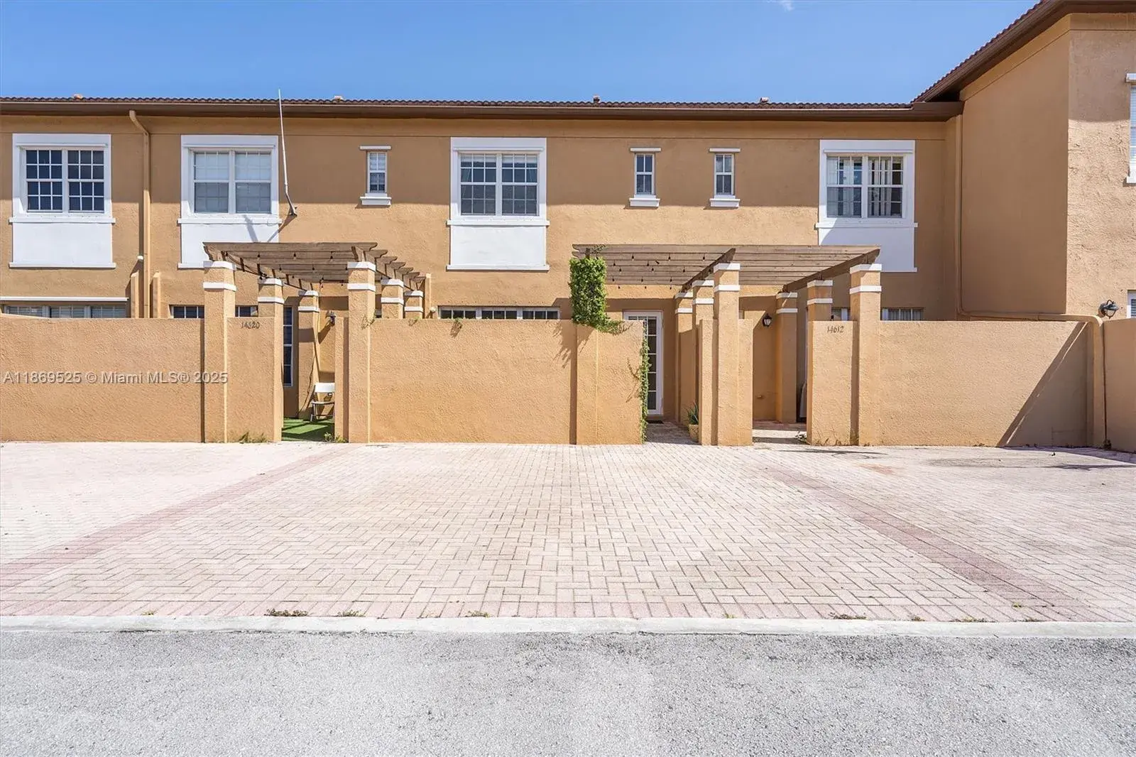 14614 SW 6th St # 11, Pembroke Pines FL 33027