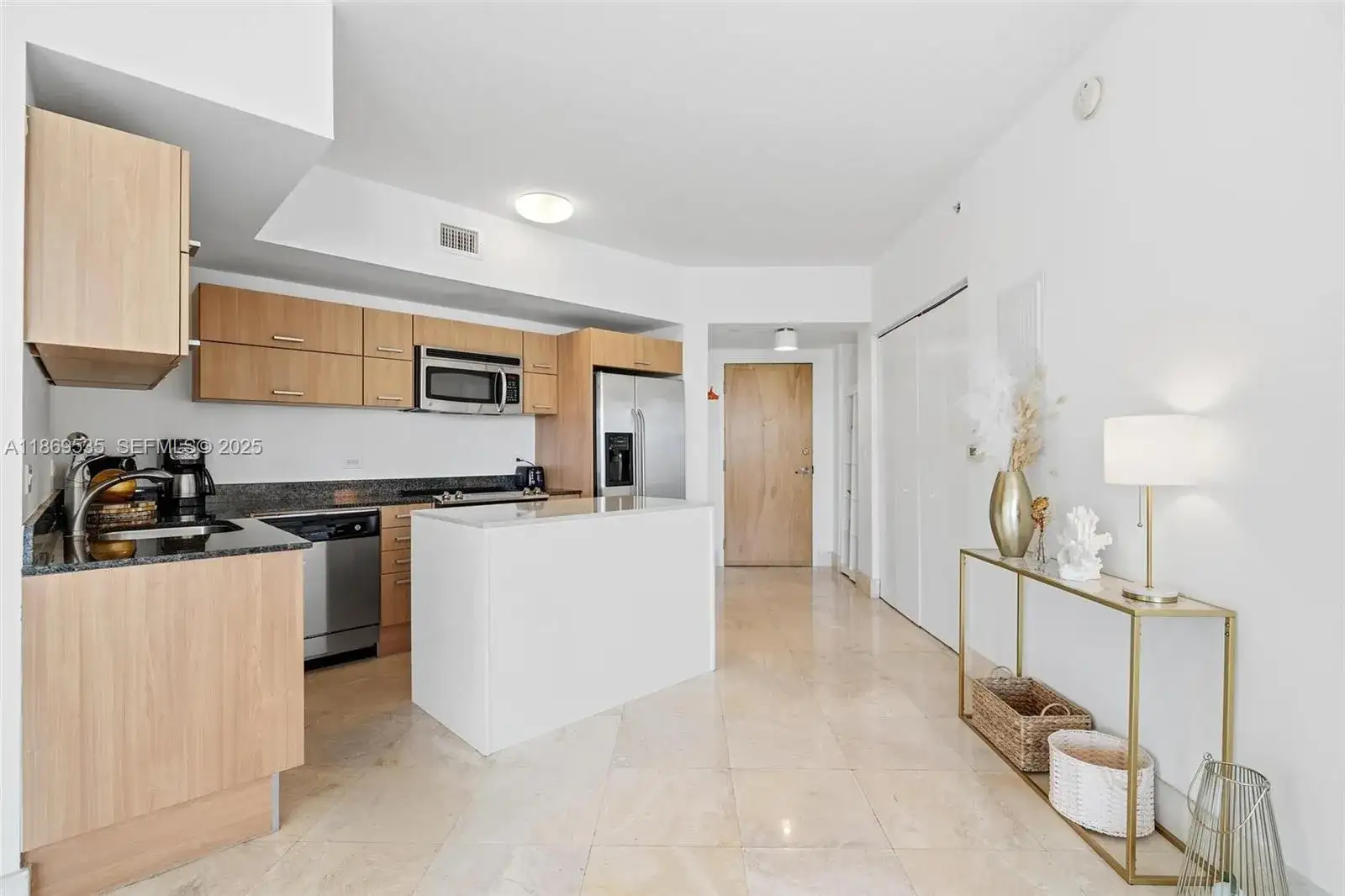 350 S Miami Ave # 3501, Miami FL 33130 photo 2