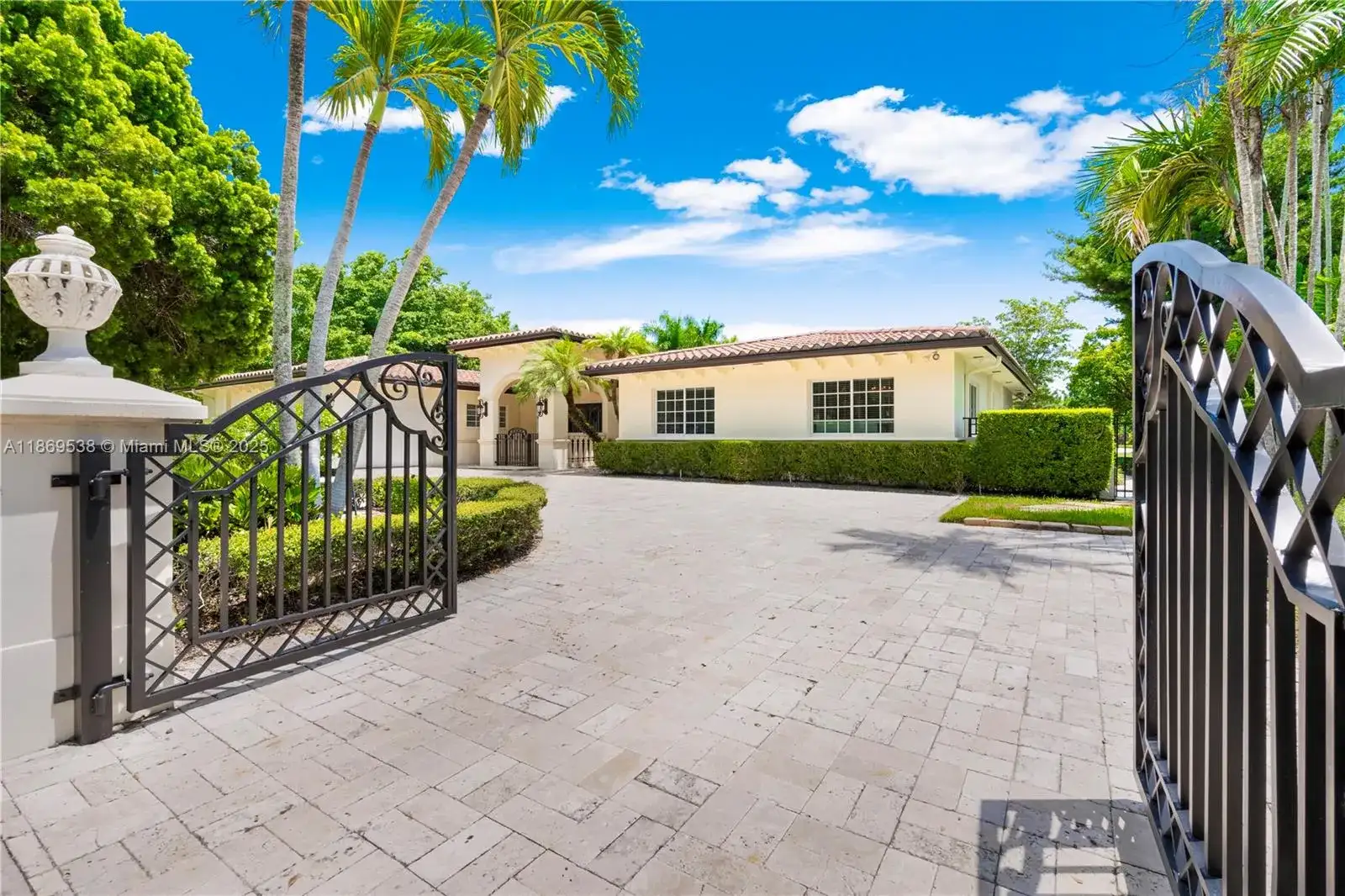 4001 Santa Maria St, Coral Gables FL 33146 photo 2