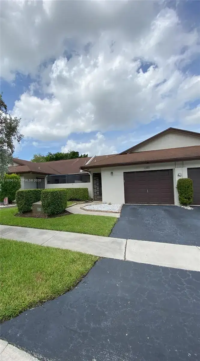 6081 NW 90th Ave, Tamarac FL 33321 photo 2