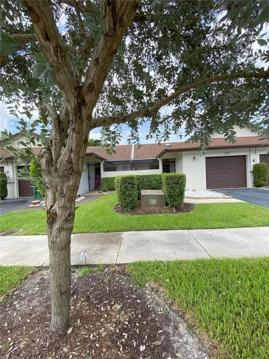 6081 NW 90th Ave, Tamarac FL 33321 photo 4