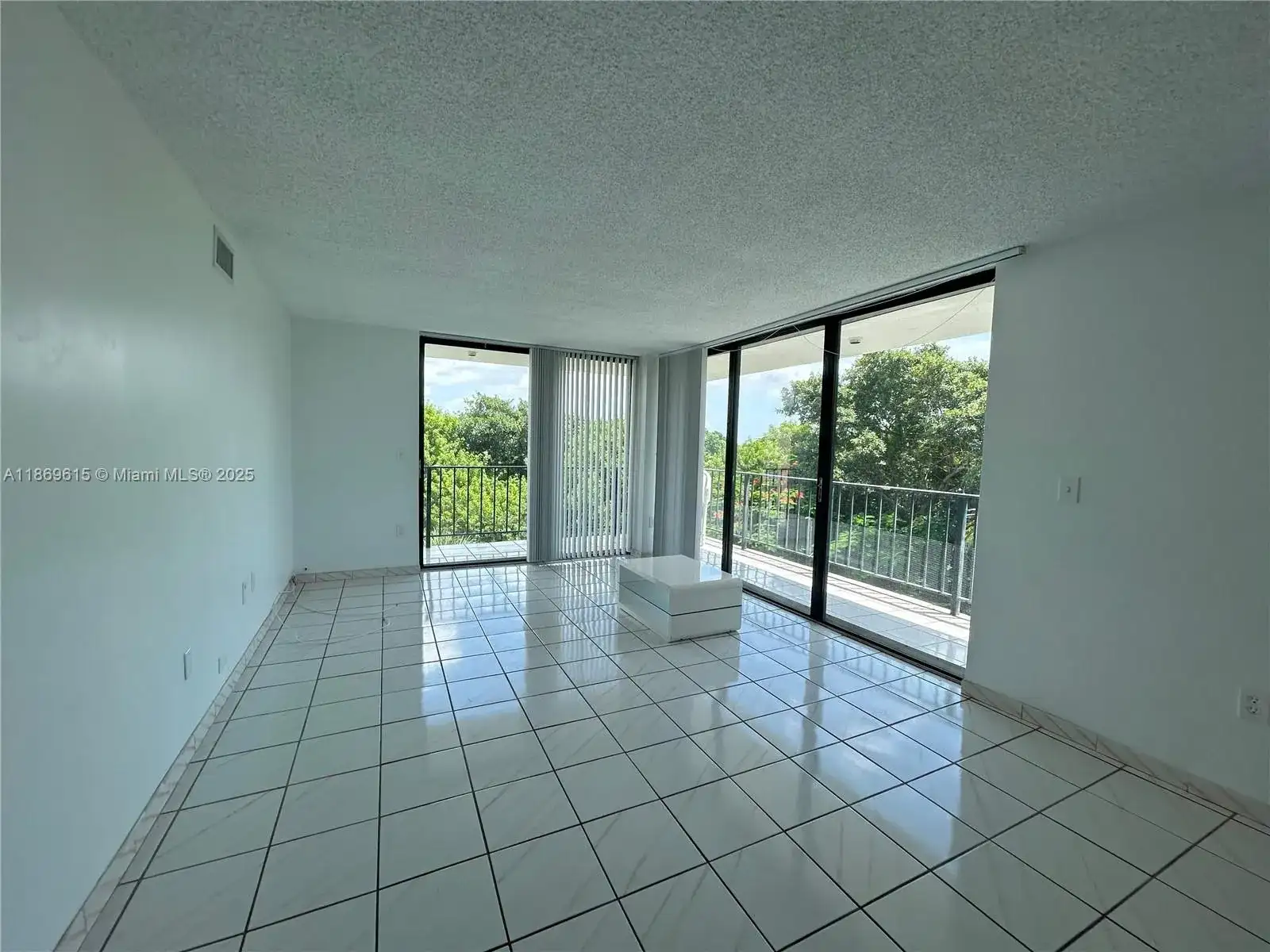 9682 Fontainebleau Blvd # 410, Miami FL 33172 photo 3