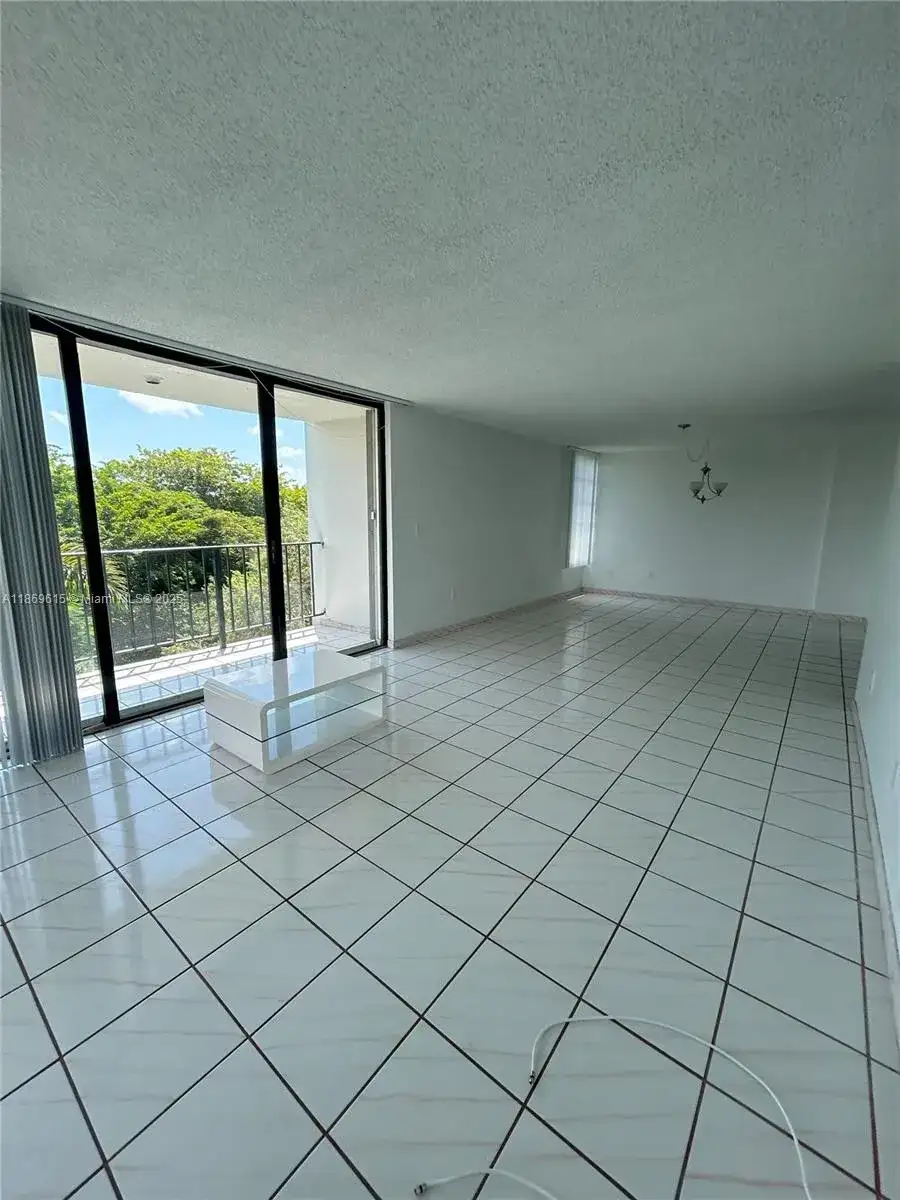 9682 Fontainebleau Blvd # 410, Miami FL 33172 photo 4