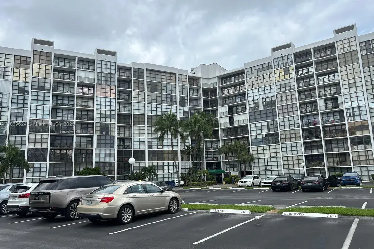 800 Parkview Dr # 406, Hallandale Beach FL 33009