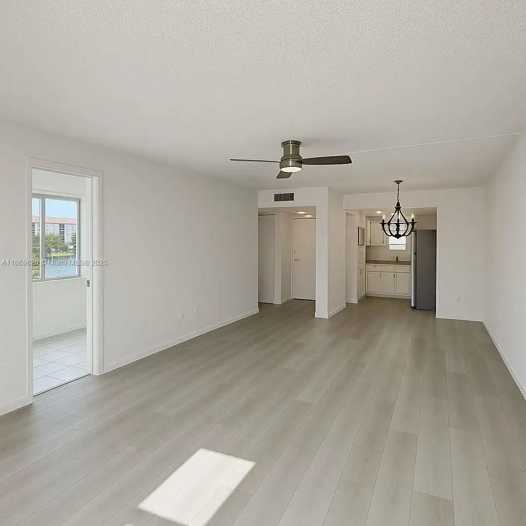 8020 N Sunrise Lakes Dr # 112, Sunrise FL 33322 photo 5