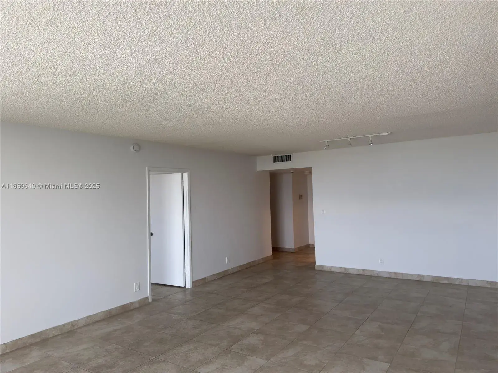 2500 Parkview Dr # 1909, Hallandale Beach FL 33009