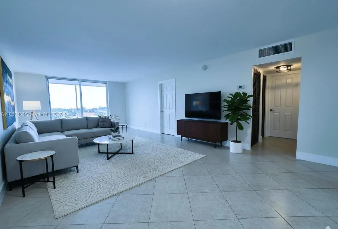 1830 Dixieanna St # 602, Hollywood FL 33020