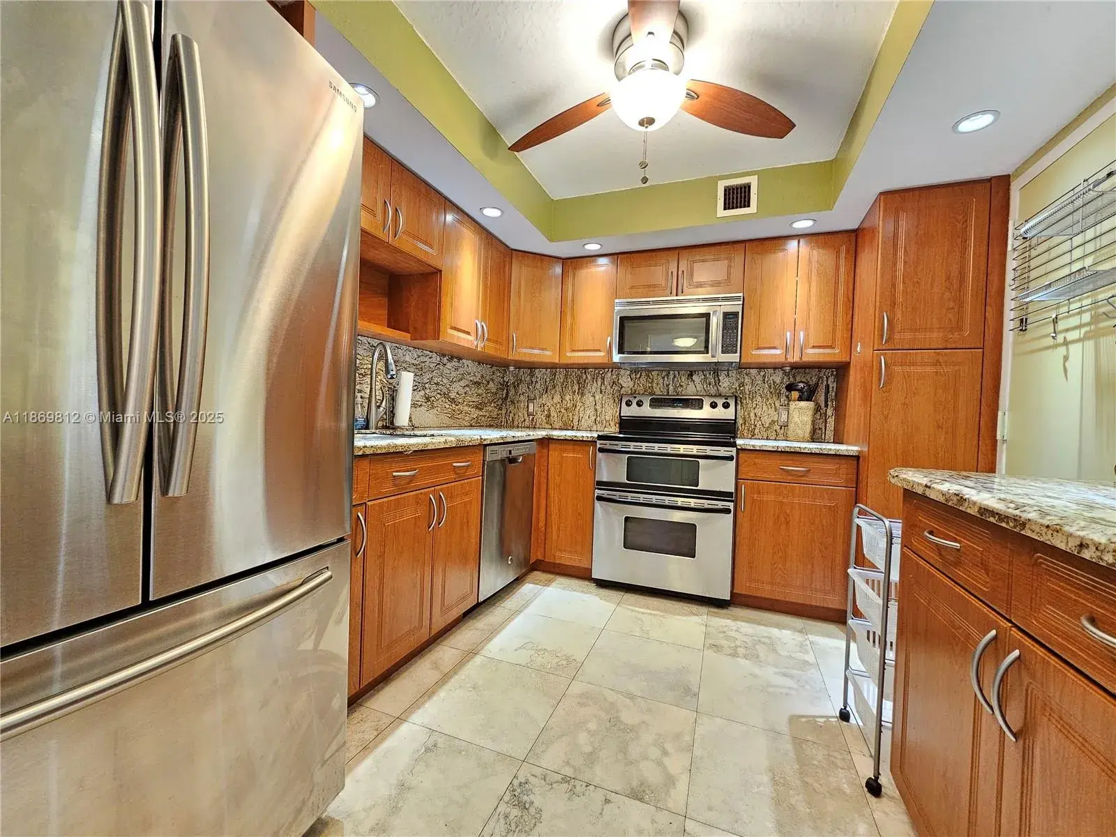 427 Golden Isles Dr # 16E, Hallandale Beach FL 33009