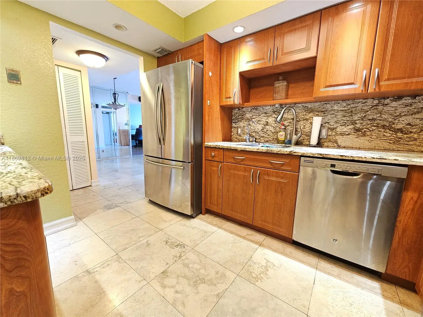 427 Golden Isles Dr # 16E, Hallandale Beach FL 33009