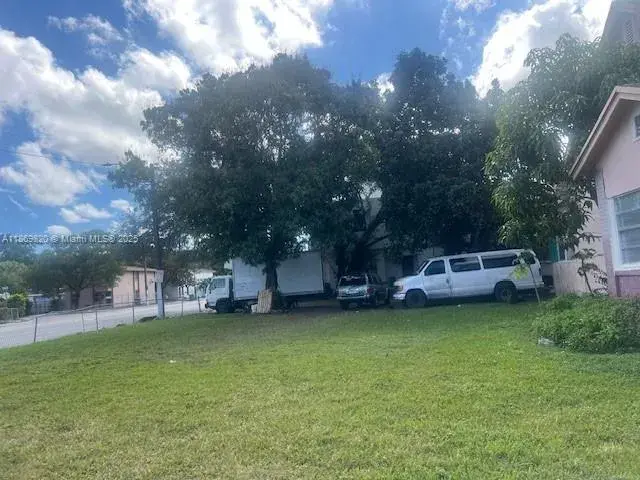10 NW 60th St, Miami FL 33127