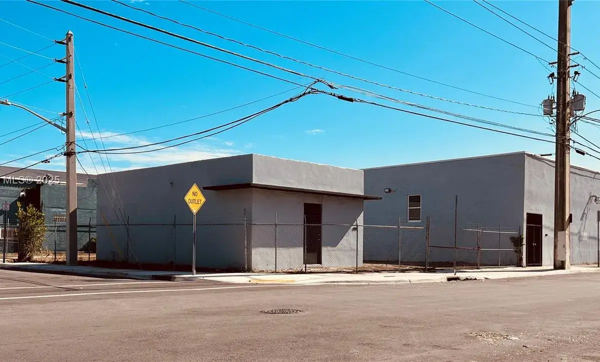 1031 NW 21st St, Miami FL 33127